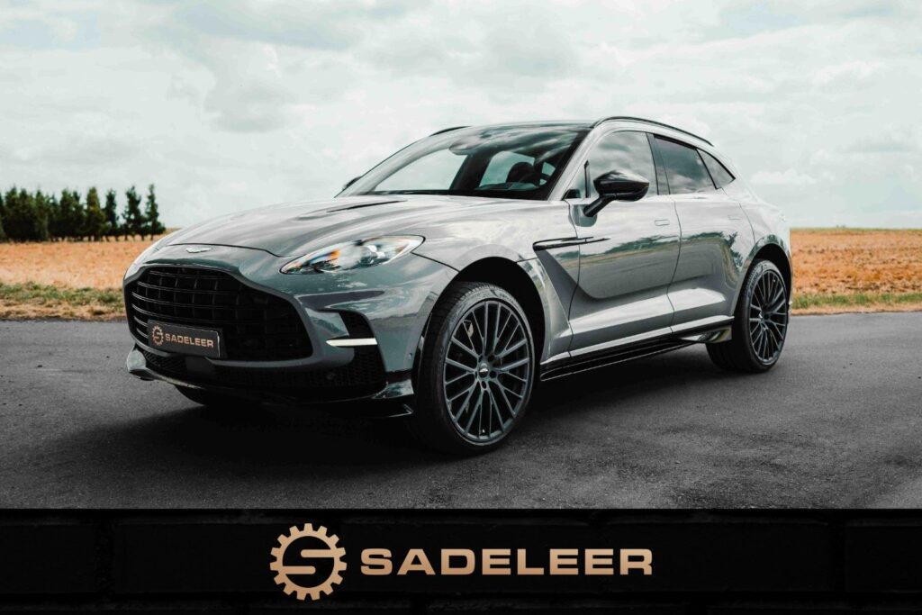 Aston Martin DBX 707